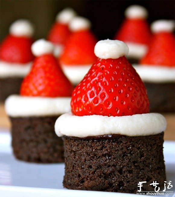 DIY好玩小甜點 草莓成圣誕帽子 -  www.rpnrmr.com