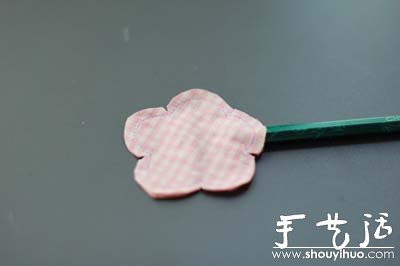 手工布藝制作裝飾小花的教程 -  www.rpnrmr.com