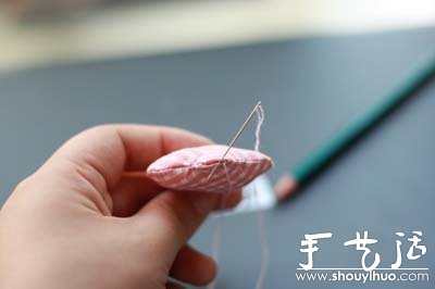 手工布藝制作裝飾小花的教程 -  www.rpnrmr.com