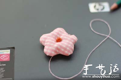手工布藝制作裝飾小花的教程 -  www.rpnrmr.com