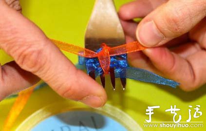 絲帶輕松制作蝴蝶結(jié)小飾物的教程 -  www.rpnrmr.com