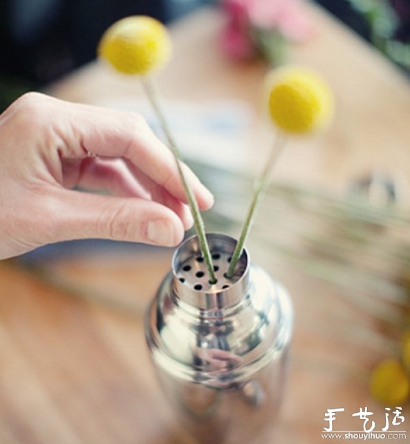 咖啡壺或調(diào)酒壺插花的教程 -  www.rpnrmr.com