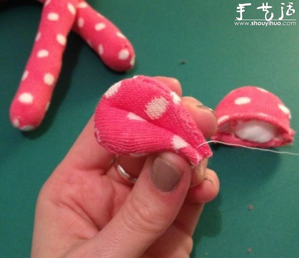 舊襪子DIY調(diào)皮小猴子的教程 -  www.rpnrmr.com