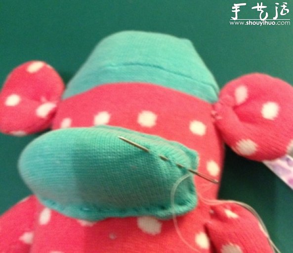 舊襪子DIY調(diào)皮小猴子的教程 -  www.rpnrmr.com