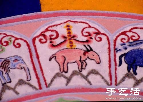 “繁華，不過(guò)是一掬細(xì)沙” 沙子繪制的佛學(xué)圖案  -  www.rpnrmr.com