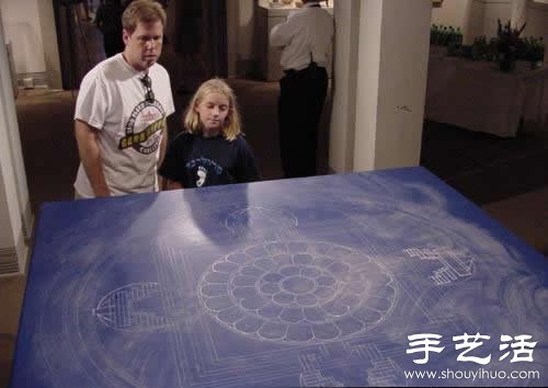 “繁華，不過(guò)是一掬細(xì)沙” 沙子繪制的佛學(xué)圖案  -  www.rpnrmr.com