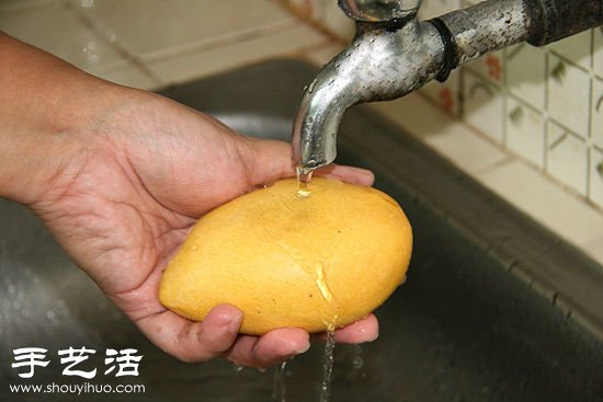 芒果丁的切法 教你如何切出漂亮的芒果丁  -  www.rpnrmr.com