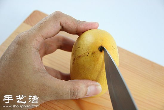 芒果丁的切法 教你如何切出漂亮的芒果丁  -  www.rpnrmr.com
