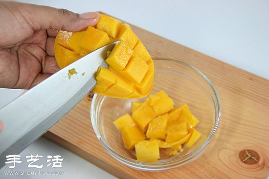 芒果丁的切法 教你如何切出漂亮的芒果丁  -  www.rpnrmr.com