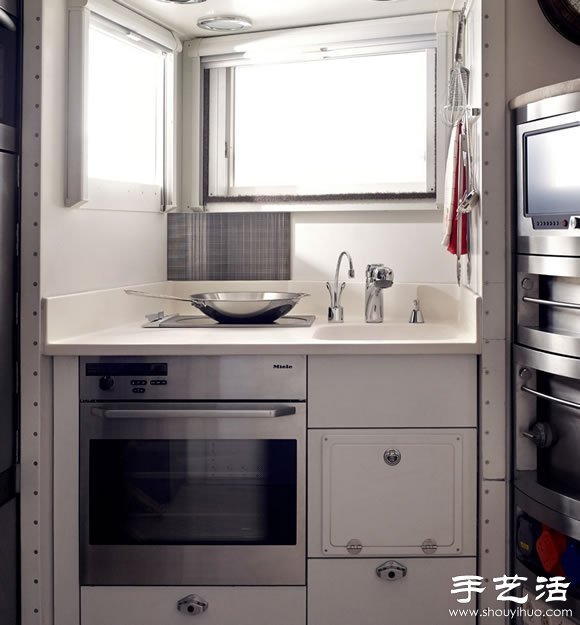 舊卡車DIY超級(jí)房車攜女兒環(huán)游世界 -  www.rpnrmr.com