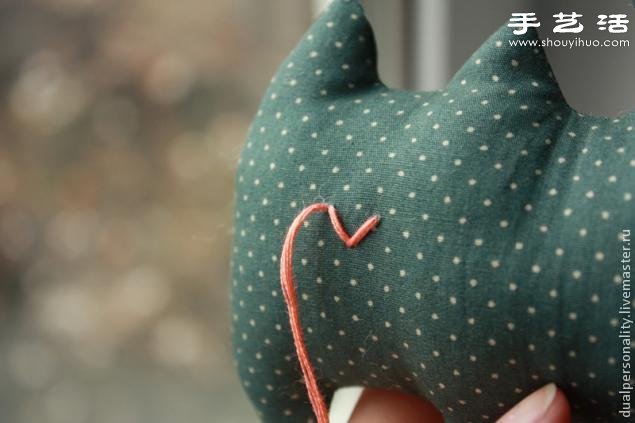 手工布藝貓咪靠枕/抱枕/玩偶/掛件制作圖解 -  www.rpnrmr.com