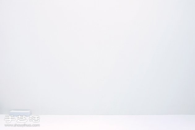 YOY設(shè)計(jì)：模仿飛舞A4紙張的鋼制書架 -  www.rpnrmr.com