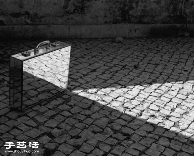 葡萄亞裔攝影師作品:男人與他的城市行李箱 -  www.rpnrmr.com