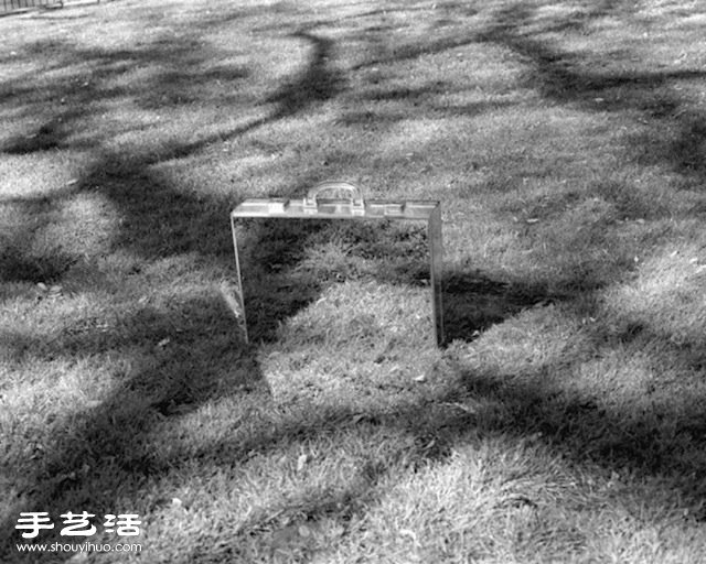 葡萄亞裔攝影師作品:男人與他的城市行李箱 -  www.rpnrmr.com