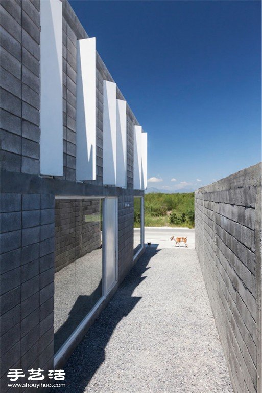混凝土塊堆成的小屋 Modern Box House -  www.rpnrmr.com