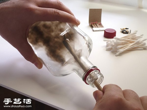 玻璃瓶?jī)?nèi)壁上畫出逼真的煙熏畫 -  www.rpnrmr.com