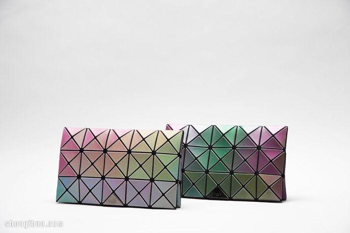 三宅一生 BAOBAO BAGS 的魔術(shù)方塊穿搭術(shù) -  www.rpnrmr.com