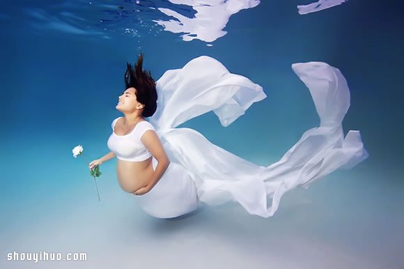 準(zhǔn)媽媽水中拍攝寫真，給孕期添上別樣的美 -  www.rpnrmr.com