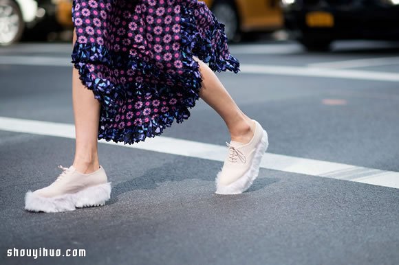 女生的足下風(fēng)情 時(shí)裝周上40雙最具創(chuàng)意女鞋 -  www.rpnrmr.com