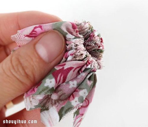 唯美風(fēng)布花發(fā)箍手工制作方法圖解教程 -  www.rpnrmr.com