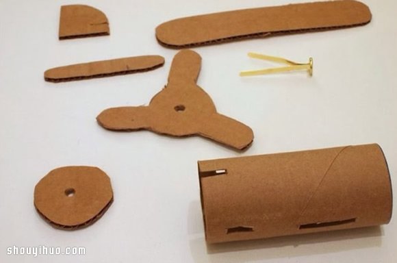 衛(wèi)生紙卷筒和瓦楞紙 手工制作小飛機(jī)模型 -  www.rpnrmr.com