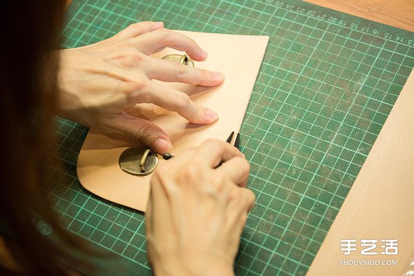 暖暖日式經(jīng)典皮革小書包DIY手工制作圖解教程 -  www.rpnrmr.com
