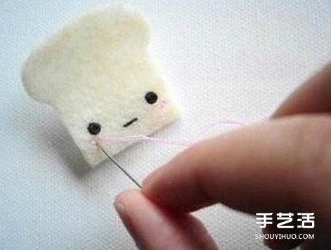 不織布小掛件手工制作 簡單布藝掛飾DIY圖解 -  www.rpnrmr.com