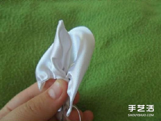 絲帶玫瑰花的折法圖解 寬絲帶玫瑰花的做法 -  www.rpnrmr.com