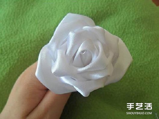 絲帶玫瑰花的折法圖解 寬絲帶玫瑰花的做法 -  www.rpnrmr.com