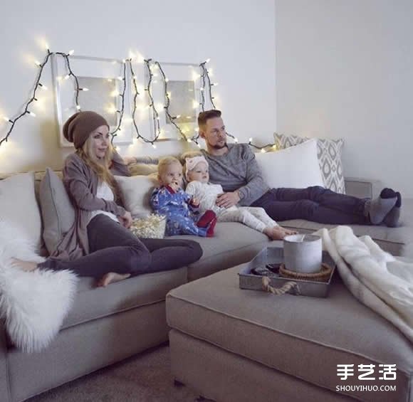一家四口穿上親子裝拍攝的創(chuàng)意全家福照片  -  www.rpnrmr.com