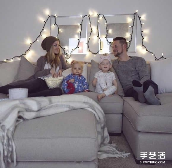 一家四口穿上親子裝拍攝的創(chuàng)意全家福照片  -  www.rpnrmr.com
