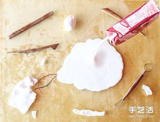 牛奶盒廢物利用DIY制作創(chuàng)意臺(tái)燈的方法步驟 -  www.rpnrmr.com