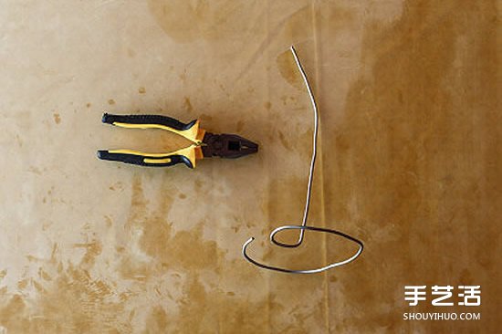 牛奶盒廢物利用DIY制作創(chuàng)意臺(tái)燈的方法步驟 -  www.rpnrmr.com