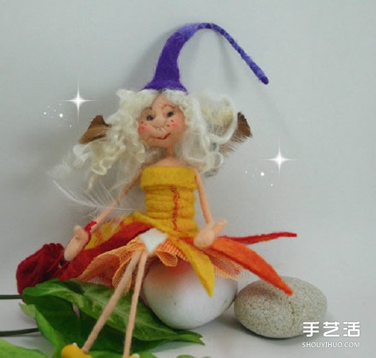 卡通風(fēng)格的手工羊毛氈女孩人偶作品圖片 -  www.rpnrmr.com