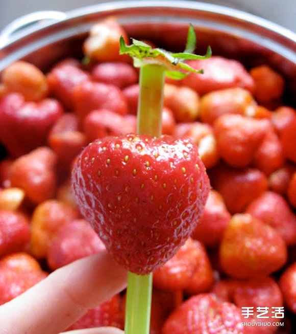 如何簡單快速去除草莓蒂頭 只要一根吸管就OK -  www.rpnrmr.com