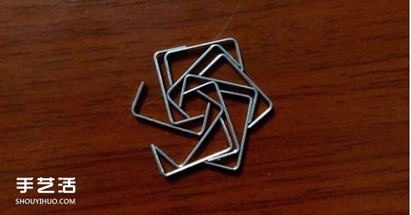 訂書(shū)釘玫瑰花制作圖解 用訂書(shū)釘做玫瑰的步驟 -  www.rpnrmr.com