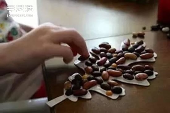 豆子拼貼楓葉的教程 拼貼樹葉的方法用豆子 -  www.rpnrmr.com