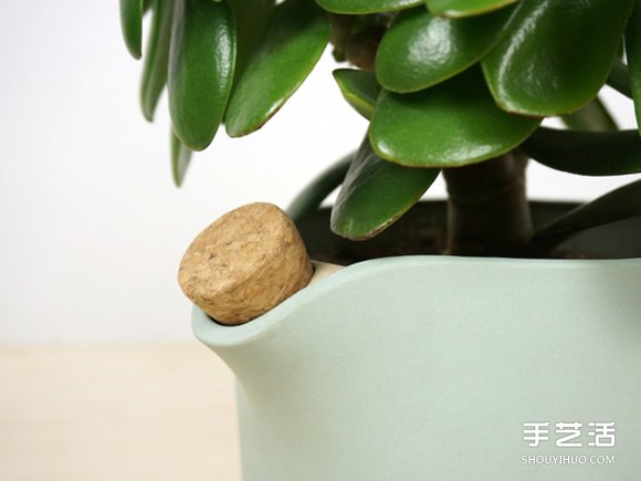 歪腰，我缺水了！自平衡花盆讓澆水有跡可循 -  www.rpnrmr.com