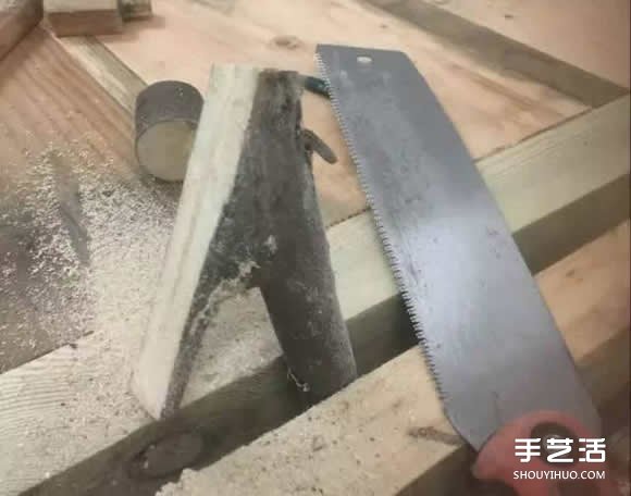 樹杈手工制作掛衣服用的掛鉤架過程步驟圖解 -  www.rpnrmr.com