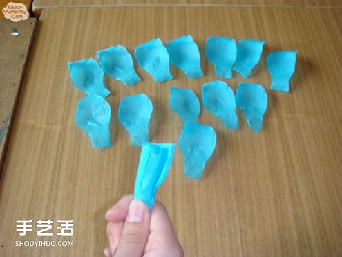 手工皺紋紙玫瑰花做法 簡單皺紋紙玫瑰花的折法 -  www.rpnrmr.com