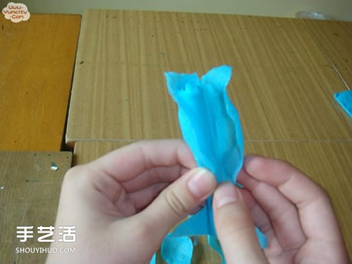 手工皺紋紙玫瑰花做法 簡單皺紋紙玫瑰花的折法 -  www.rpnrmr.com