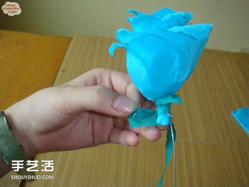 手工皺紋紙玫瑰花做法 簡單皺紋紙玫瑰花的折法 -  www.rpnrmr.com