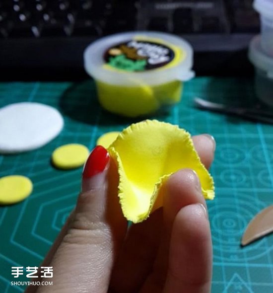 母親節(jié)康乃馨花制作 橡皮泥做康乃馨的教程 -  www.rpnrmr.com