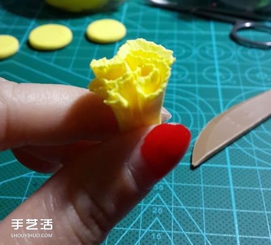 母親節(jié)康乃馨花制作 橡皮泥做康乃馨的教程 -  www.rpnrmr.com