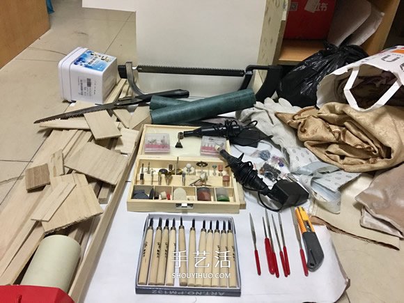 純手工迷你家具 呈現(xiàn)歐洲三個(gè)時(shí)期的室內(nèi)環(huán)境 -  www.rpnrmr.com