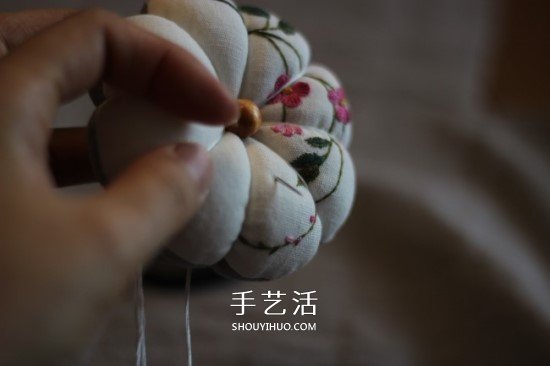 可愛南瓜針插的做法 DIY布藝針插制作圖解 -  www.rpnrmr.com