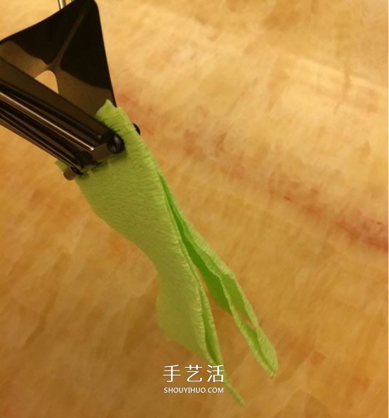 重陽節(jié)紙菊花的做法 皺紋紙手工制作菊花圖解 -  www.rpnrmr.com