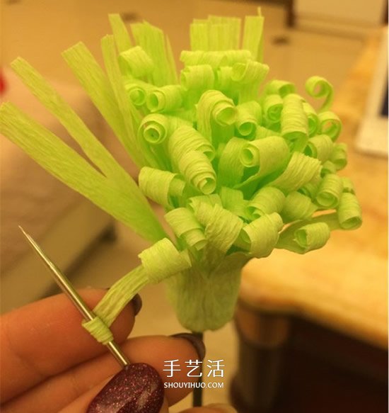 重陽節(jié)紙菊花的做法 皺紋紙手工制作菊花圖解 -  www.rpnrmr.com