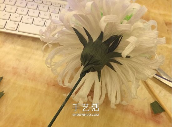 重陽節(jié)紙菊花的做法 皺紋紙手工制作菊花圖解 -  www.rpnrmr.com