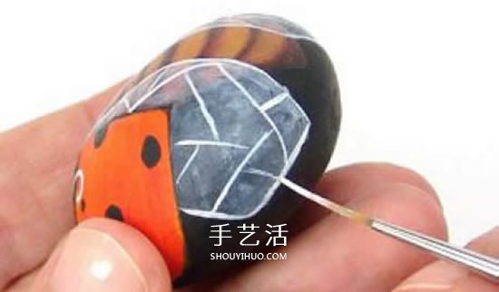石頭畫七星瓢蟲的教程 簡(jiǎn)單七星瓢蟲石繪圖解 -  www.rpnrmr.com